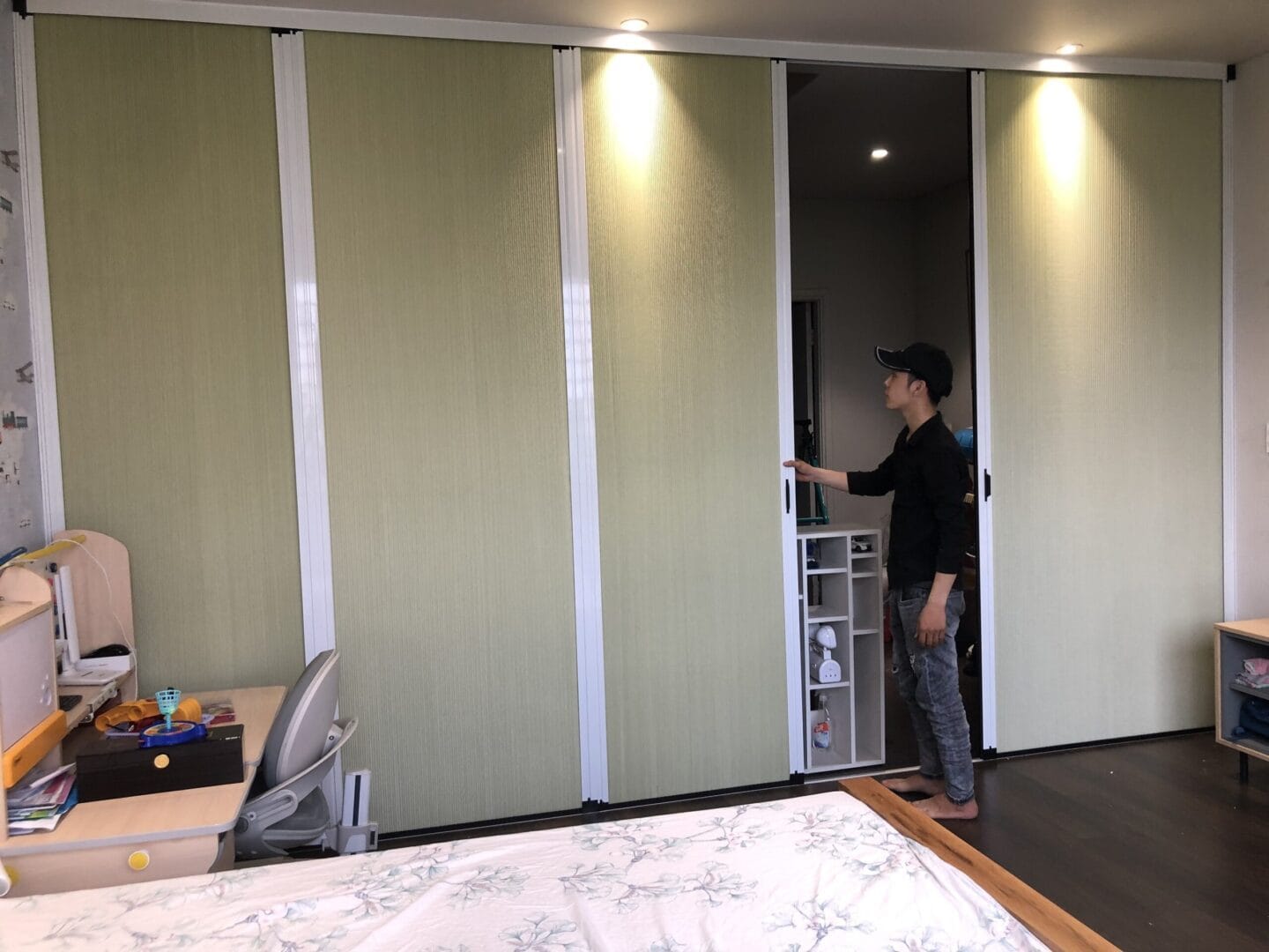 Khám phá vách ngăn điều hòa hệ ray xích ghép cánh hiện đại